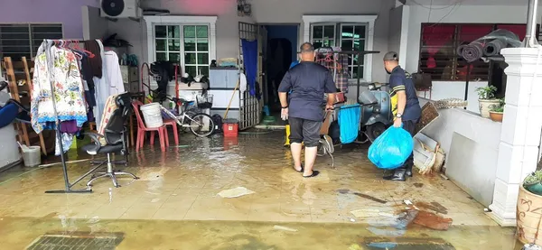 BANTUAN MANGSA BANJIR